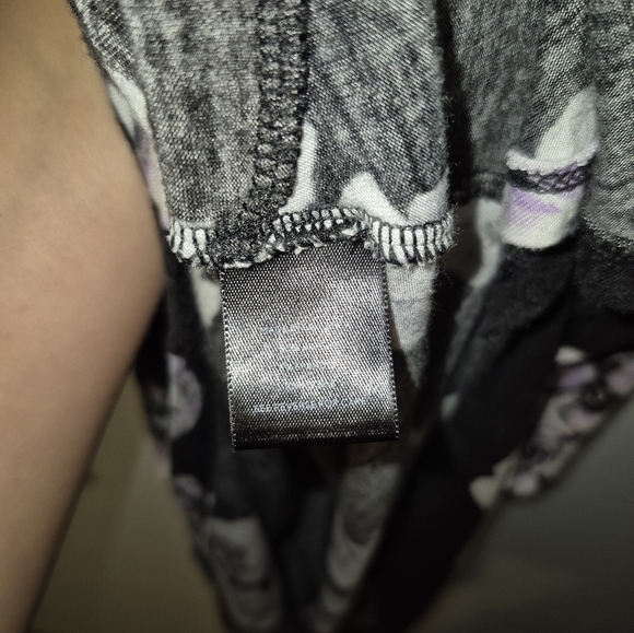 Simply Vera Floral XXL Black and Pale Pink Nightgown - Picture 4 of 7